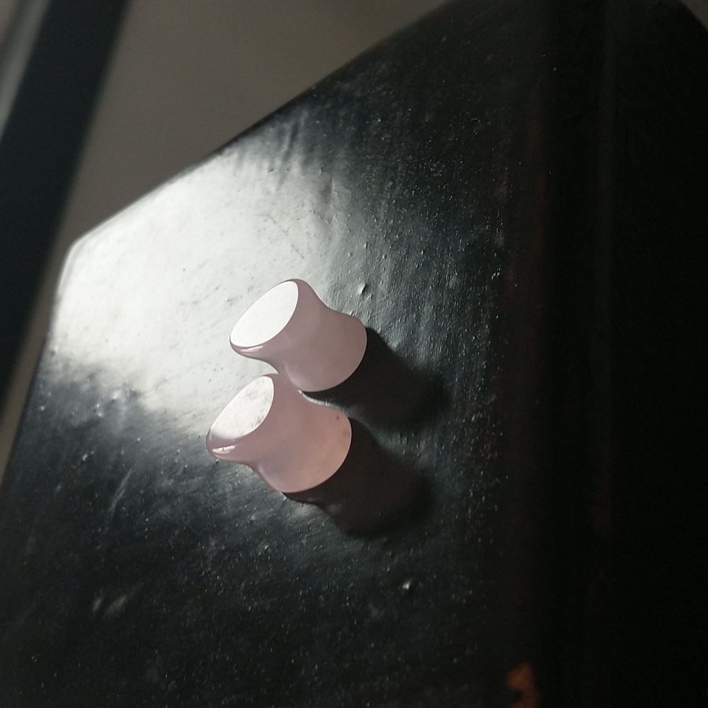 Rose quartz tear drop stone plugs